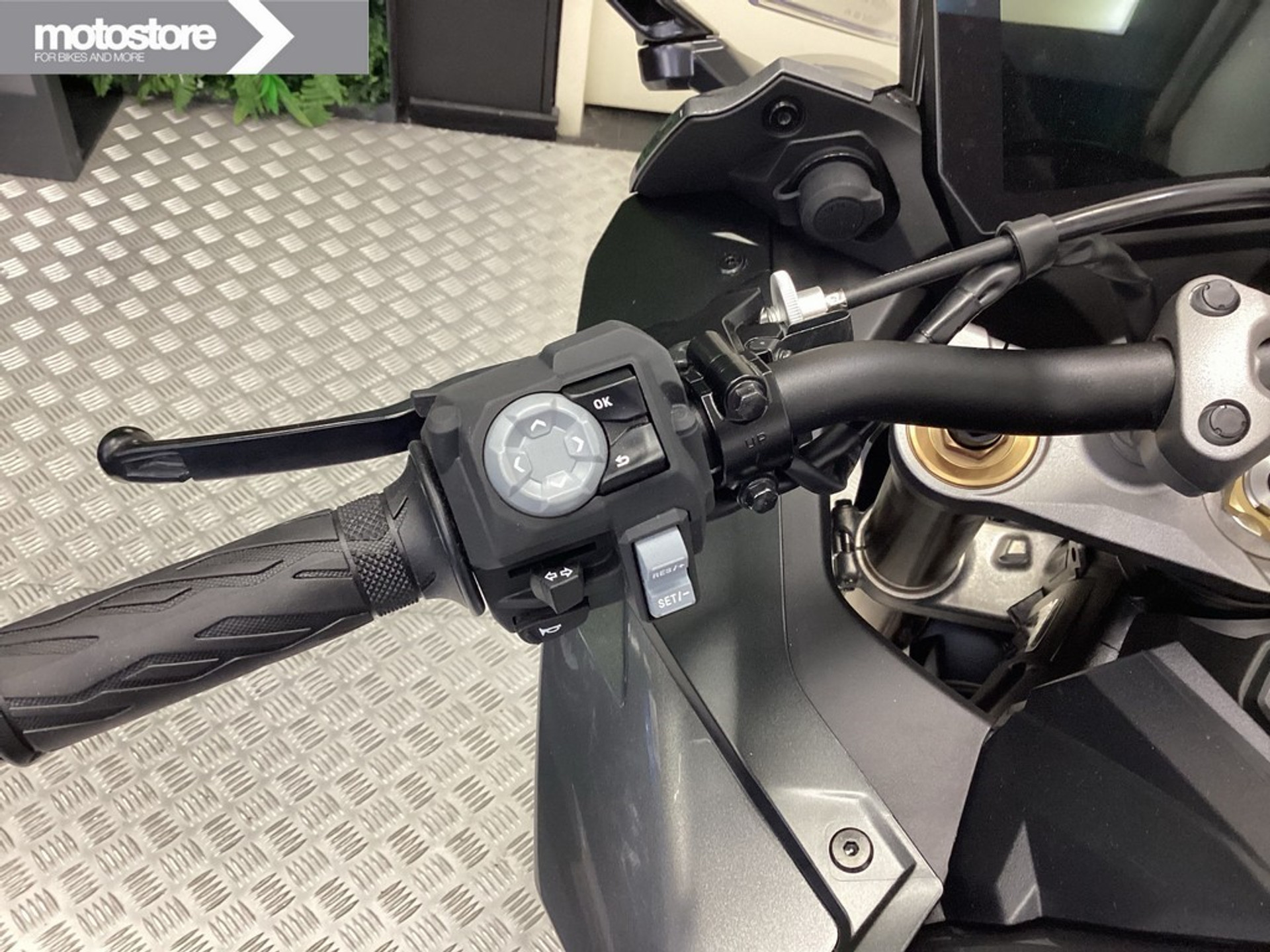 Suzuki GSX-S 1000 GT - Afbeelding 14