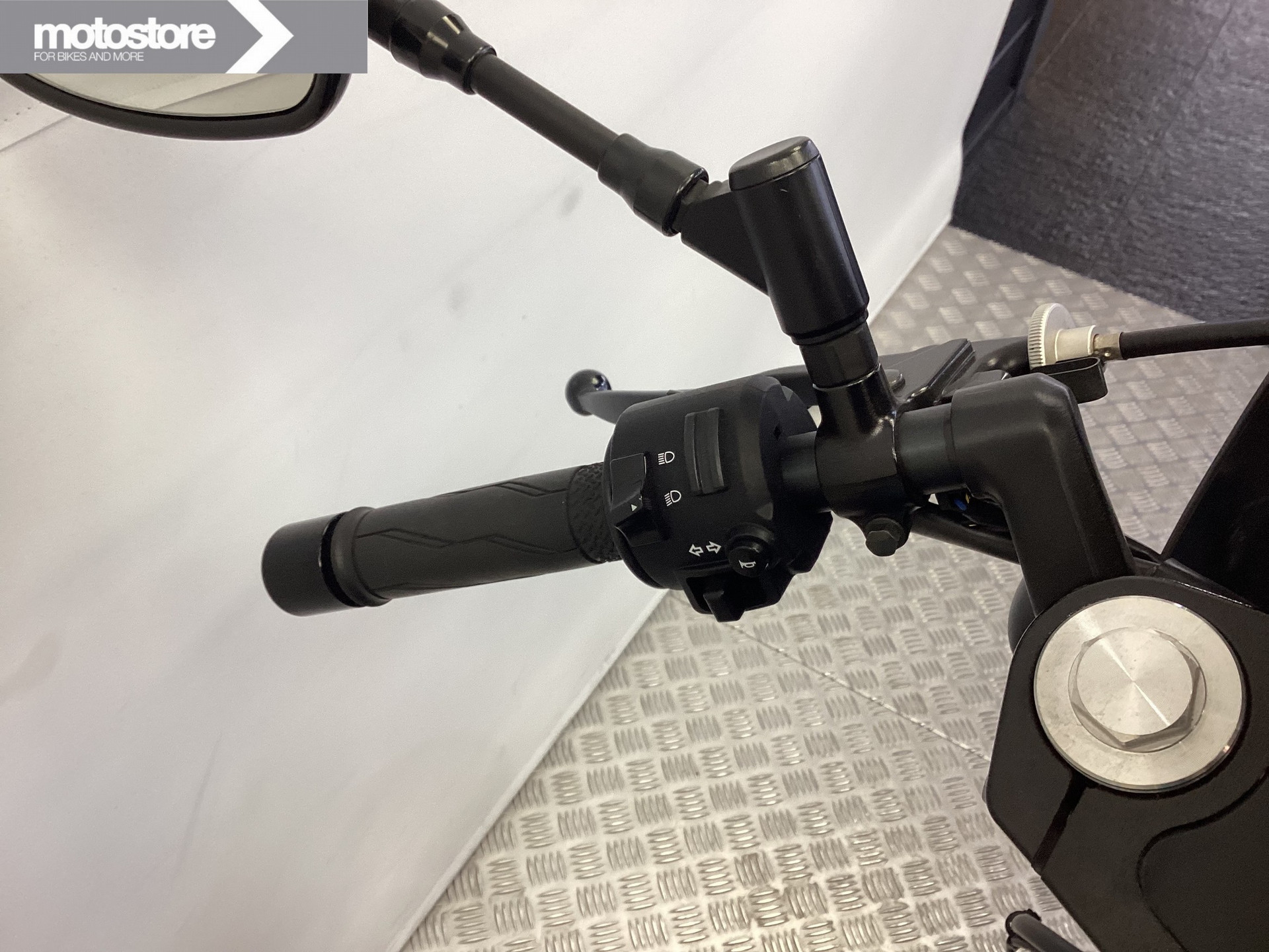 Yamaha XV 950 R ABS - Afbeelding 11